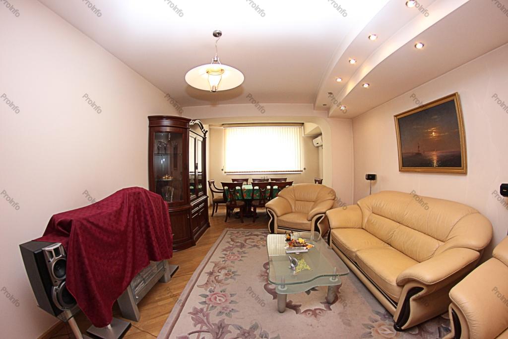 Վաճառվում է 3 սենյականոց բնակարան Երևան, Փոքր Կենտրոն, Խանջյան 
