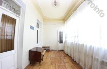 Վաճառվում է 3 սենյականոց բնակարան Երևան, Մեծ կենտրոն, Չարենցի 