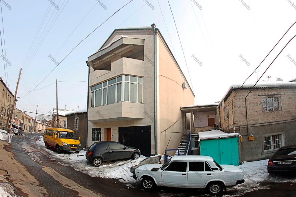 Վաճառվում է Երեք հարկանի կիսանկուղային հարկով առանձնատուն Երևան, Մեծ կենտրոն, Բուդապեշտի