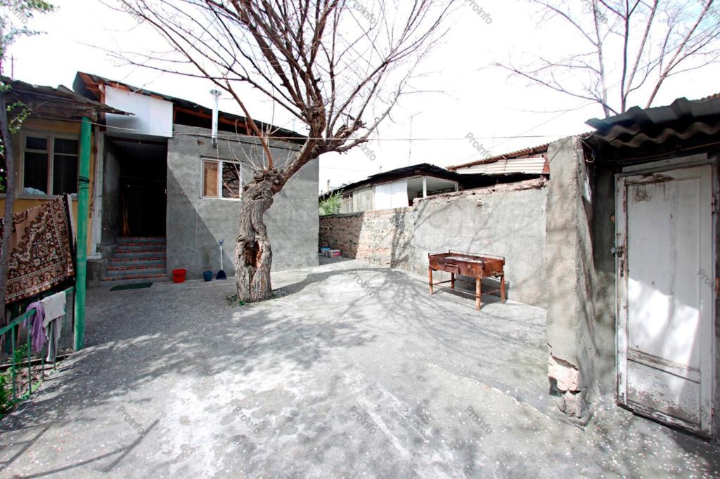 For Sale one-storey with basemant Houses Yerevan, Arabkir, Vahr. Papazyan str. 2nd bck.