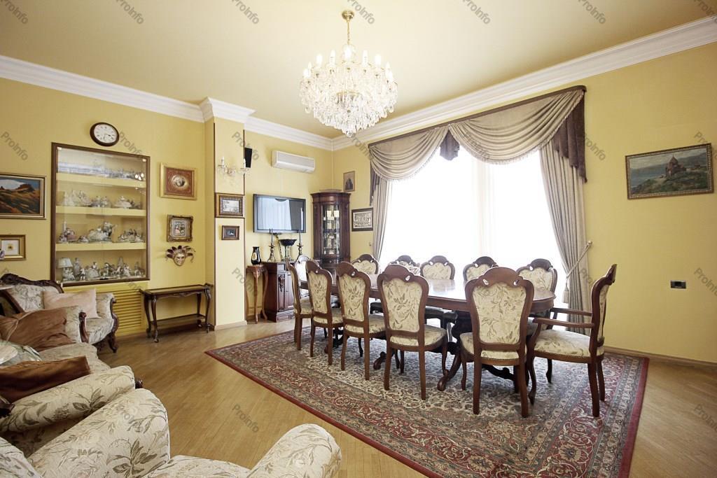 Продается 2 комнатная квартира Ереван,  Малый Центр, пр. Маштоц