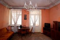 Վաճառվում է 3 սենյականոց բնակարան Երևան, Փոքր Կենտրոն, Սարյան 