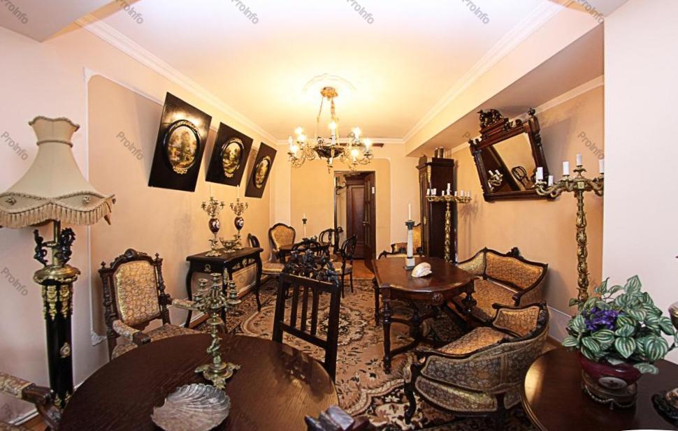 Վաճառվում է 4 սենյականոց բնակարան Երևան, Փոքր Կենտրոն, Սարյան 