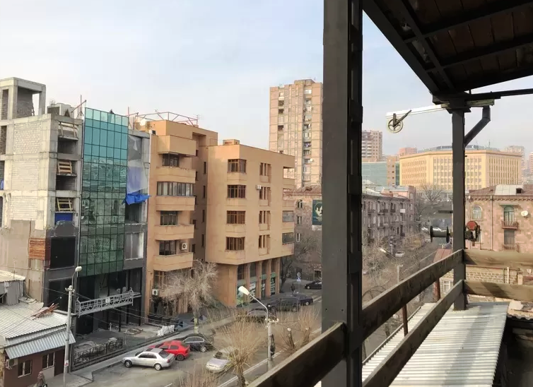 Վաճառվում է 5 սենյականոց բնակարան Երևան, Մեծ կենտրոն, Պռոշյան 