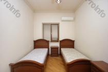 Վաճառվում է 7 սենյականոց բնակարան Երևան, Փոքր Կենտրոն, Մոսկովյան 
