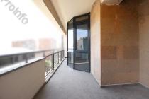 Վաճառվում է 5 սենյականոց բնակարան Երևան, Փոքր Կենտրոն, Ամիրյան 