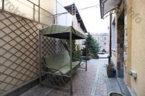 Վաճառվում է Երեք հարկանի նկուղային հարկով առանձնատուն Երևան, Մեծ կենտրոն, Չարենցի 