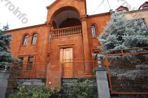 Վաճառվում է Երկու հարկանի կիսանկուղային հարկով առանձնատուն Երևան, Արաբկիր, Սեպուհի փողոց
