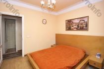 Վաճառվում է 4 սենյականոց բնակարան Երևան, Մեծ կենտրոն, Ե.Քոչարի 
