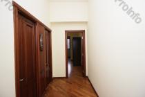 Վաճառվում է 2 սենյականոց բնակարան Երևան, Մեծ կենտրոն, Ս. Կապուտիկյան (Բաղրամյան 1-ին անցուղի )