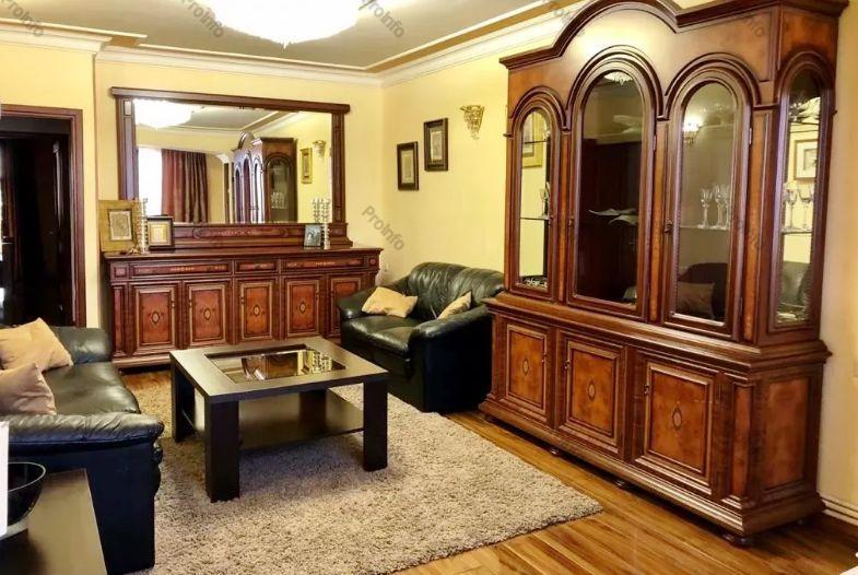 Վաճառվում է 4 սենյականոց բնակարան Երևան, Մալաթիա-Սեբաստիա, Արարատյան 1 զանգված