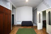 Վաճառվում է 4 սենյականոց բնակարան Երևան, Մեծ կենտրոն, Գլինկայի ՄԿ