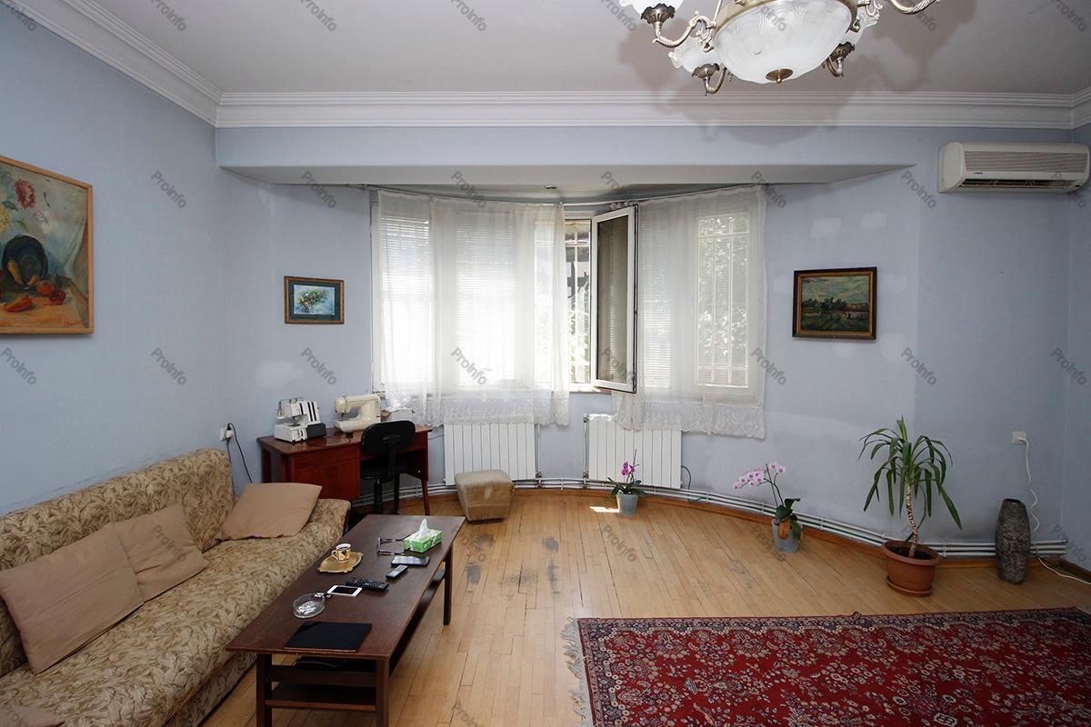Վաճառվում է 4 սենյականոց բնակարան Երևան, Փոքր Կենտրոն, Աբովյան փակուղի