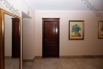 Վաճառվում է 4 սենյականոց բնակարան Երևան, Մեծ կենտրոն, Դ.Դեմիրճյան 