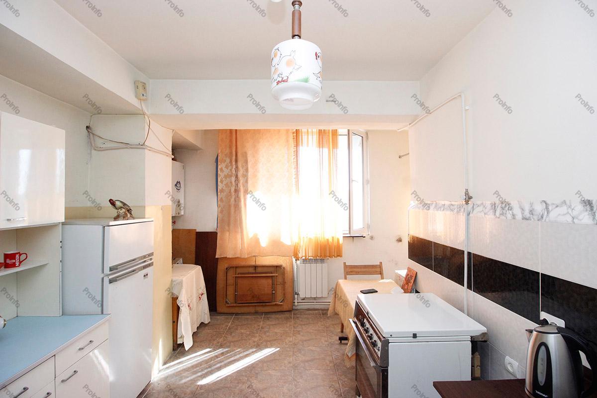 Վաճառվում է 2 սենյականոց բնակարան Երևան, Ավան, Ավան-Առինջ 1-ին միկրոզանգված