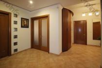 Վաճառվում է 5 սենյականոց բնակարան Երևան, Մեծ կենտրոն, Ալեք Մանուկյան 