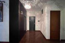 Վաճառվում է 4 սենյականոց բնակարան Երևան, Մեծ կենտրոն, Ռոստոմի 